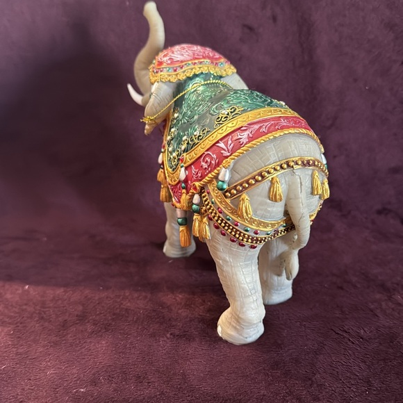 Bradford Exchange, Hawthorn Village Jeweled Nativity “Elephant “ EUC - Picture 3 of 8